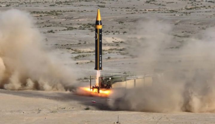 Houthi Lancarkan Rudal Hipersonik ke Israel Setelah Serangan Udara di Yaman